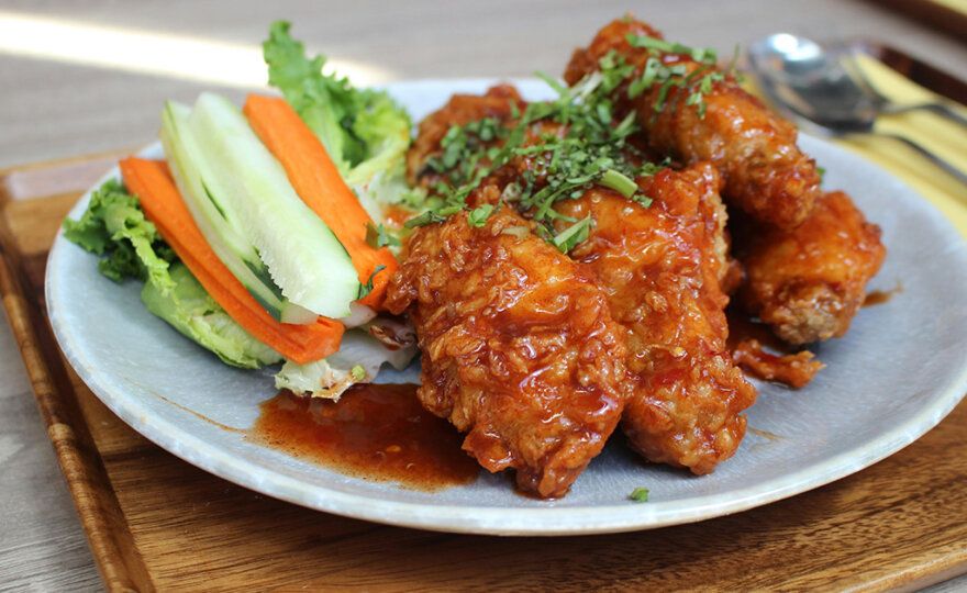 A plate of hot wings and vegetables